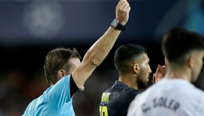  瓜迪奥拉怒斥裁判，曼城争议红牌引热议  