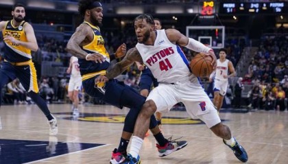  坎宁安33分活塞加时胜步行者  