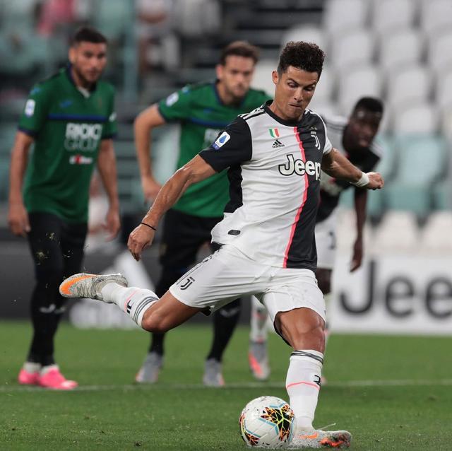  尤文图斯争议判罚受益保住联赛领头羊位置  