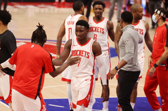  太阳逆转湖人登顶西部榜首  